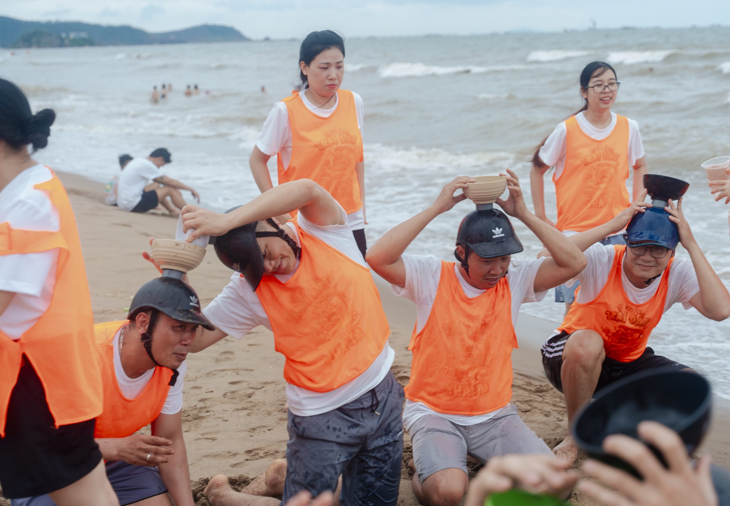 đội cam thi đấu chuyền nước tại team building đại long 2026