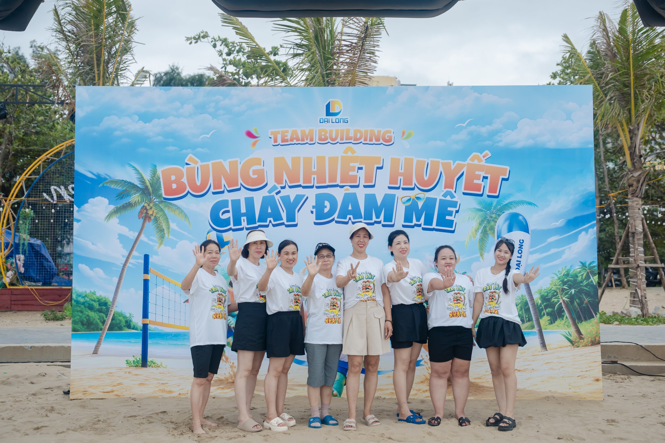 khối sản xuất chụp ảnh trước backdrop team building đại long 2026 bùng nhiệt huyết - cháy đam mê
