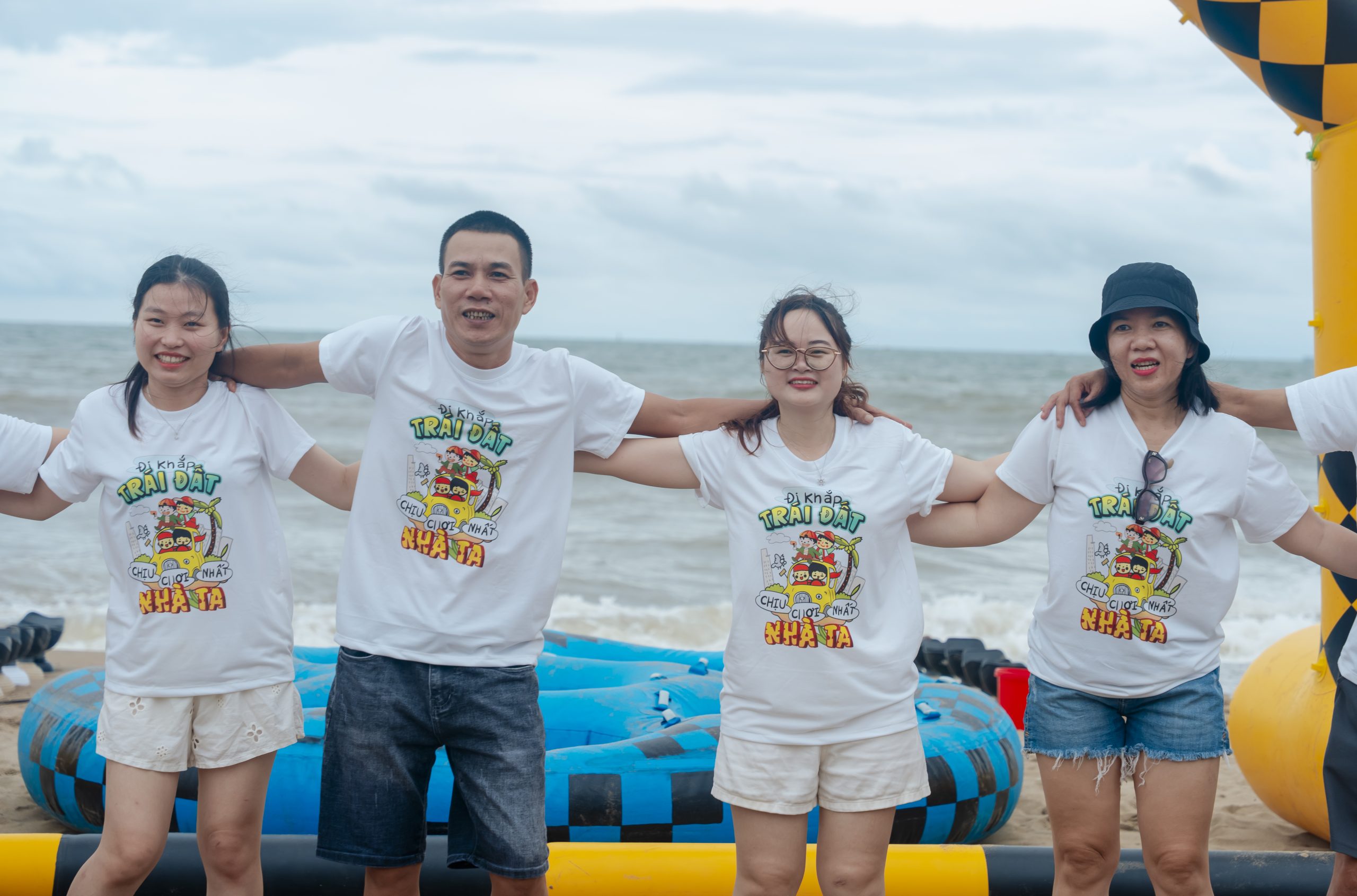 các cặp chơi trò chơi game đội nhóm tại team building đại long 2026