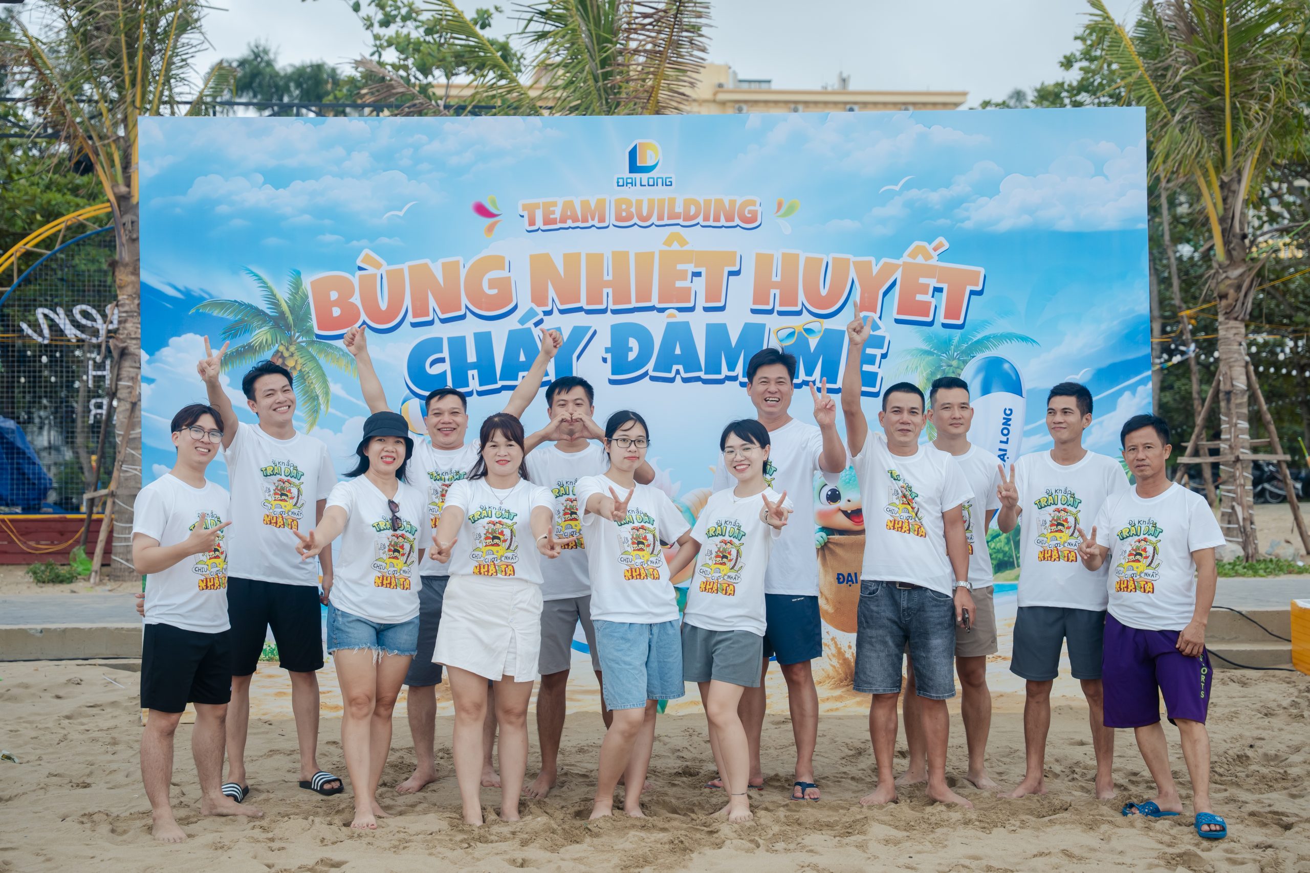 khối kinh doanh marketing chụp ảnh trước backdrop team building đại long 2026 bùng nhiệt huyết - cháy đam mê