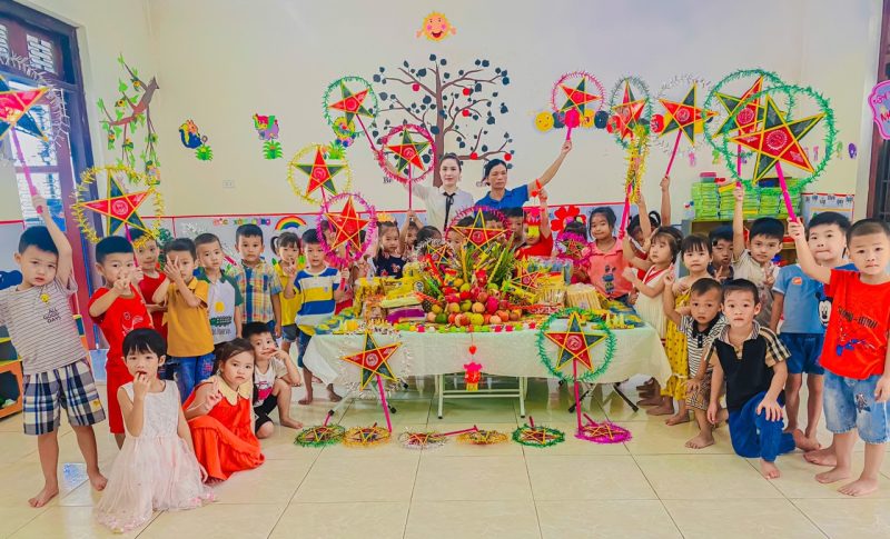 Gợi Ý Bánh Kẹo Chia Cỗ Trung Thu Lớp Học, Gia Đình Và Nhóm Đông Người